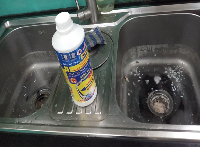 d&ugrave;ng h&oacute;a chất để th&ocirc;ng bồn rửa ch&eacute;n quận ph&uacute; nhuận