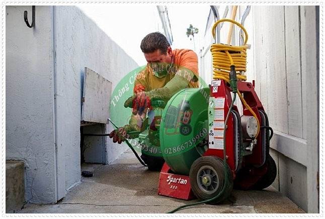Bồn cầu tho&aacute;t nước chậm gi&aacute; rẻ.